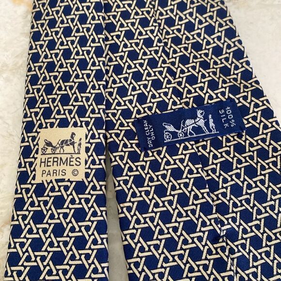 Hermes 100% Silk Tie Geometric Pattern - Picture 4 of 8